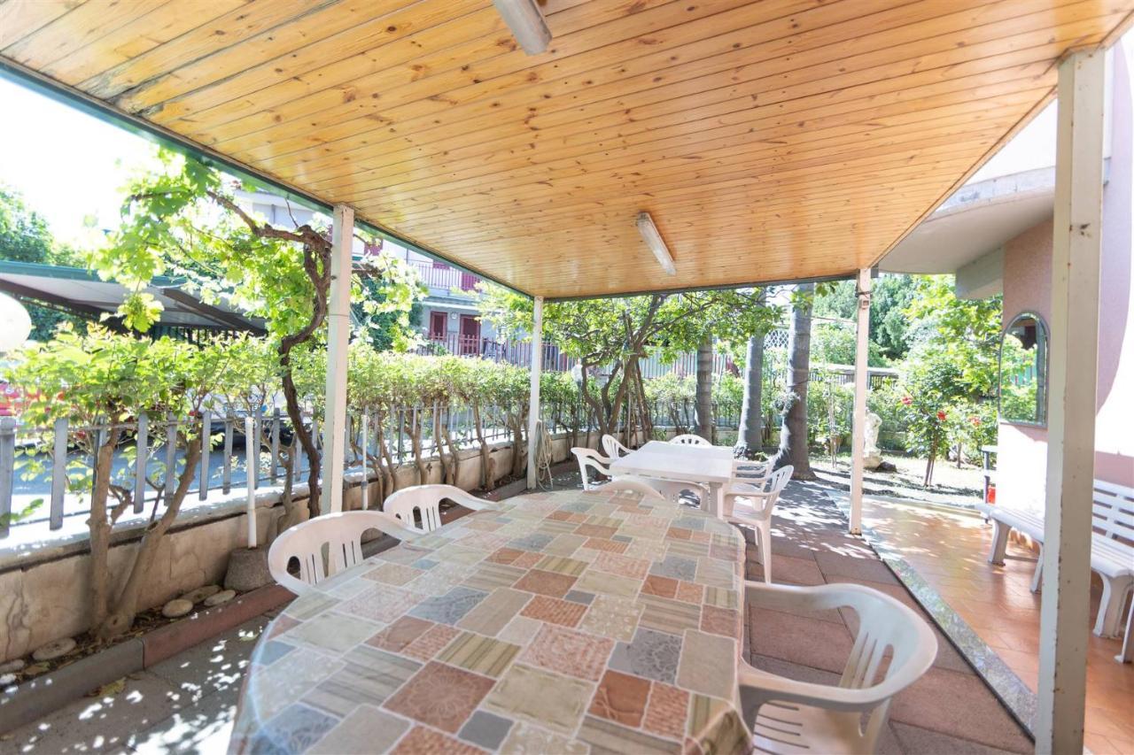 Villino Con Giardino Terrazzo E Parcheggio Privato Apartment Mascali Bagian luar foto